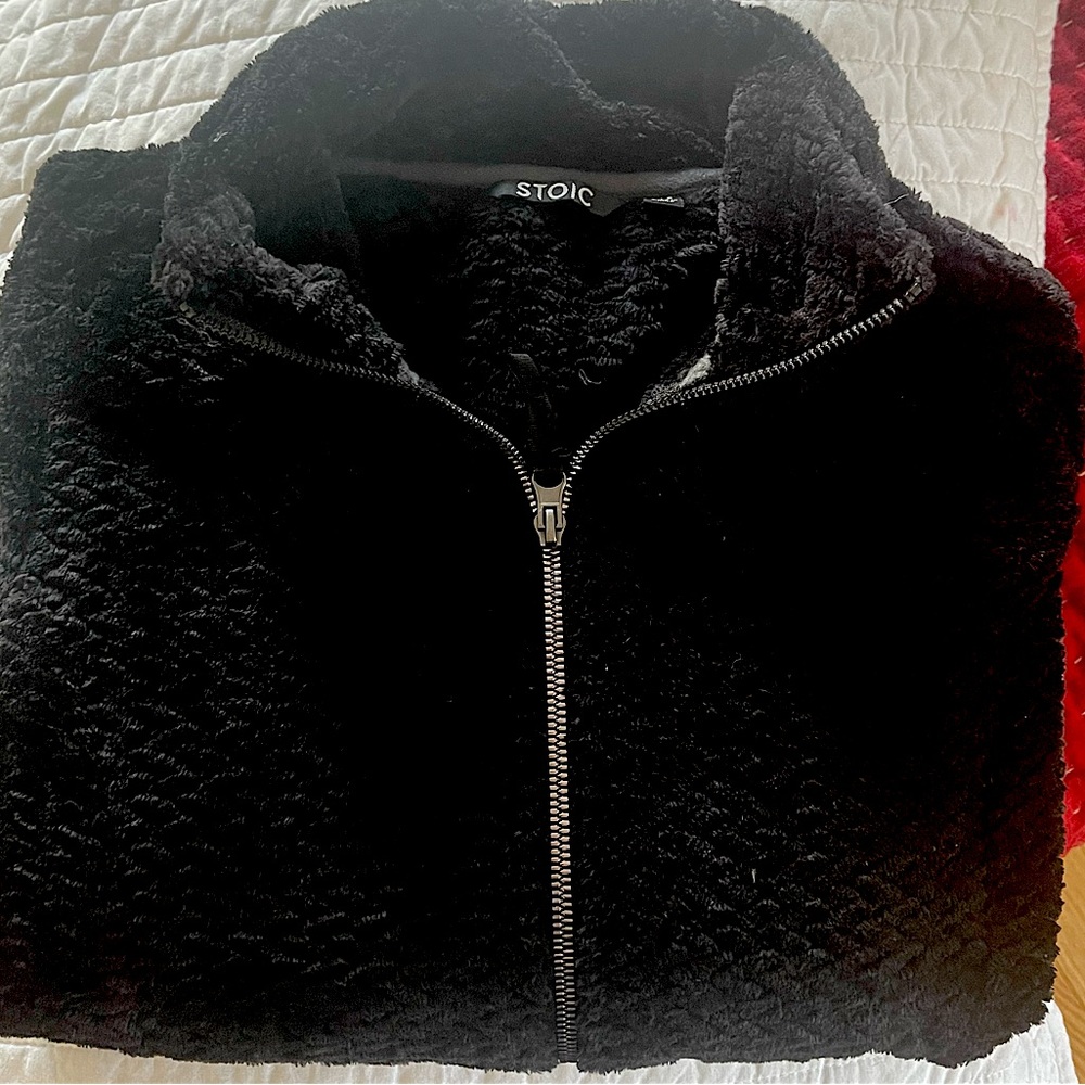 Stoic Full Zip Black Sherpa with pockets, Size Small, Shed Free. Worn once.